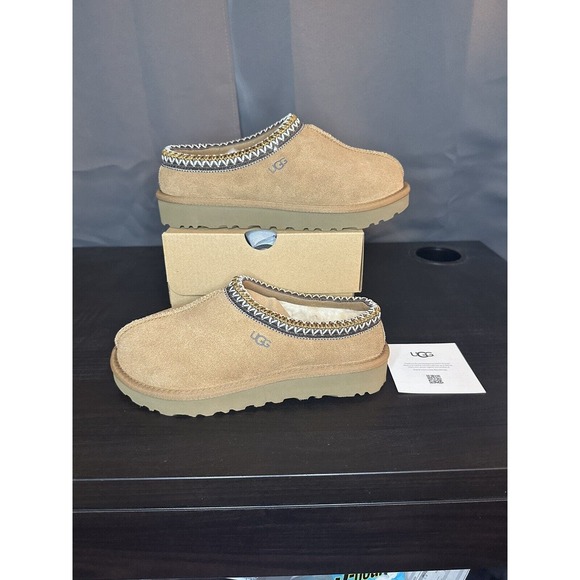 UGG TASMAN SLIPPER WOMEN'S CHESTNUT SUEDE BRAND NEW | Size 6 | SHIPS NOW! - Picture 1 of 8